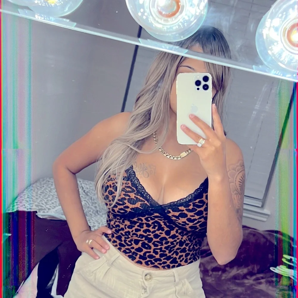 Crop top - Picture 2 of 2